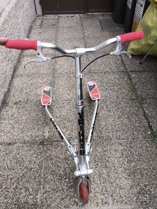 Trotineta trei roti.