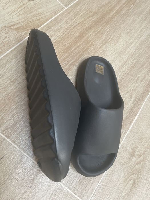 Slapi noi marimea 36/37