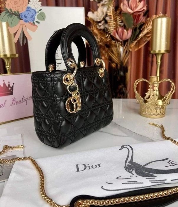 Geanta mini,model Lady, accesorii metalice aurii, saculet, etichetă