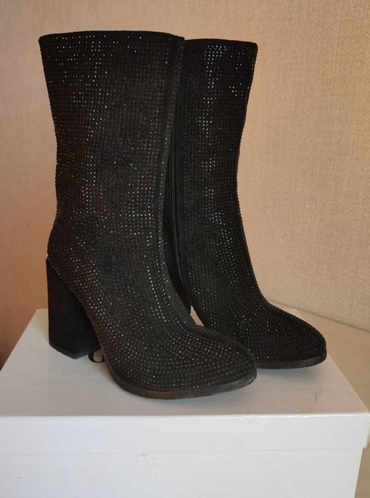 Сапоги демисезонные со стразами!