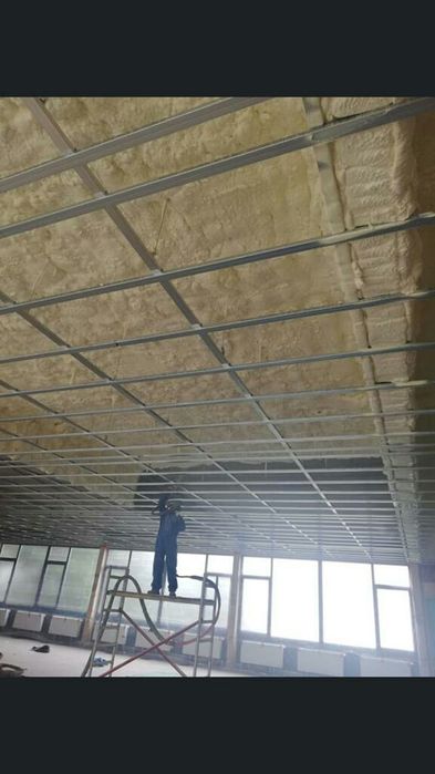 Izolatie/izolații spuma poliuretenica,termica si fonica