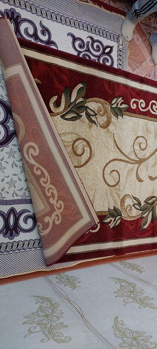 Продаётся ковёр.