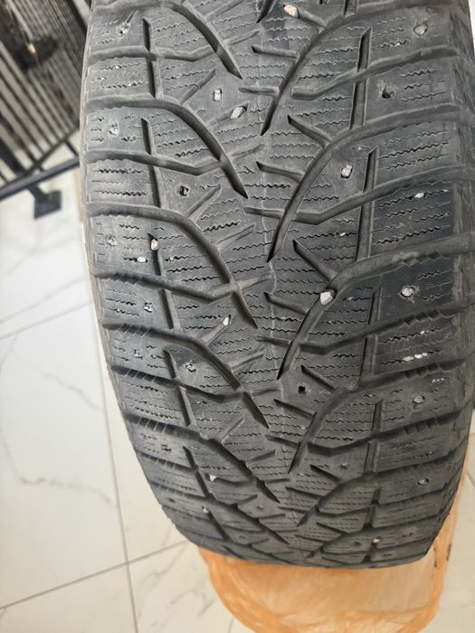 Зимние (шипованные) шины BRIDGESTONE BLIZZAK