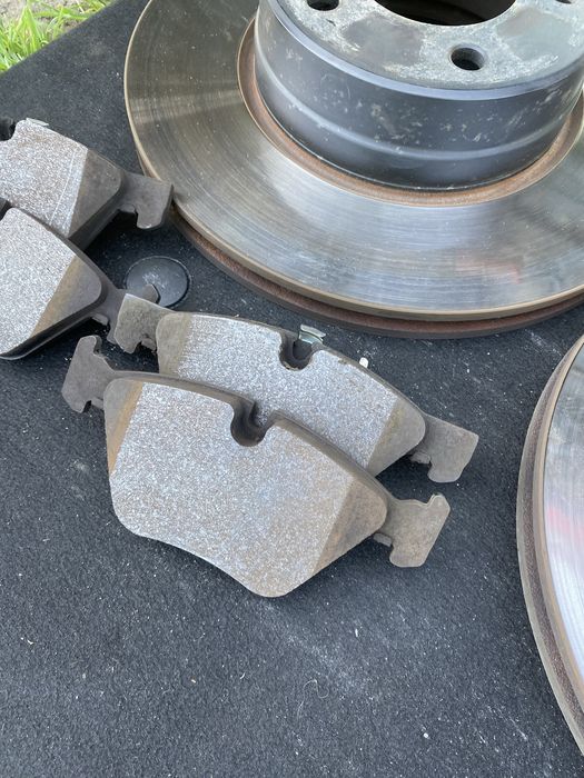 Discuri noi +placute fata spate bmw e60 2.0 m47