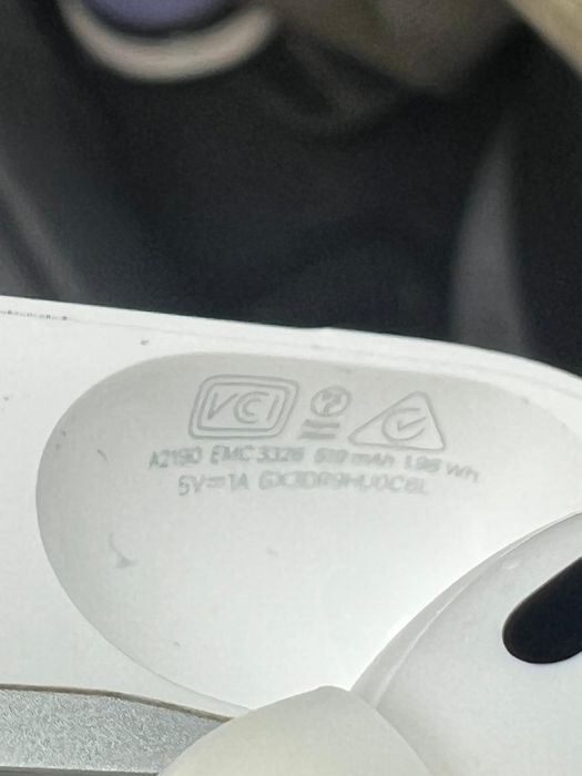 Apple Airpods pro один наушник