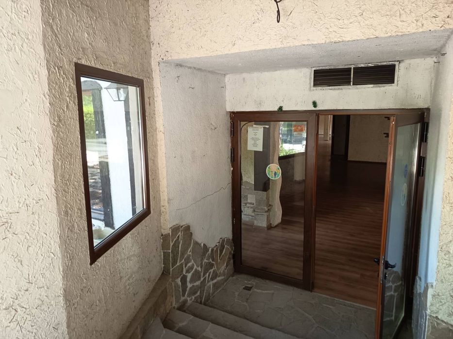 Дава се под наем Заведение в София, Студентски град - 640 кв.м за 3999 € - Снимка #2