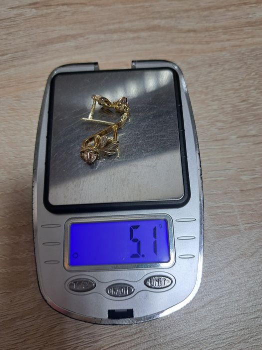 Бриллиантовые золотые серьги