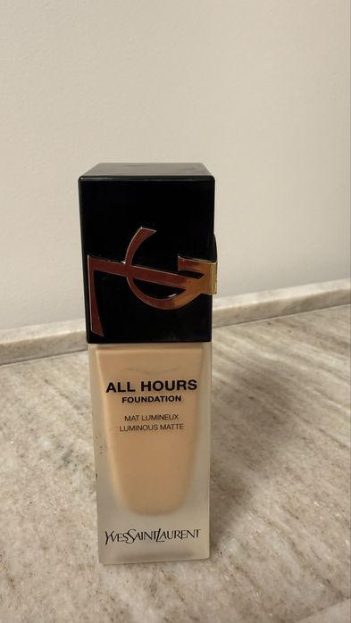 Фон Дьо тен YSL Beauty All Hours