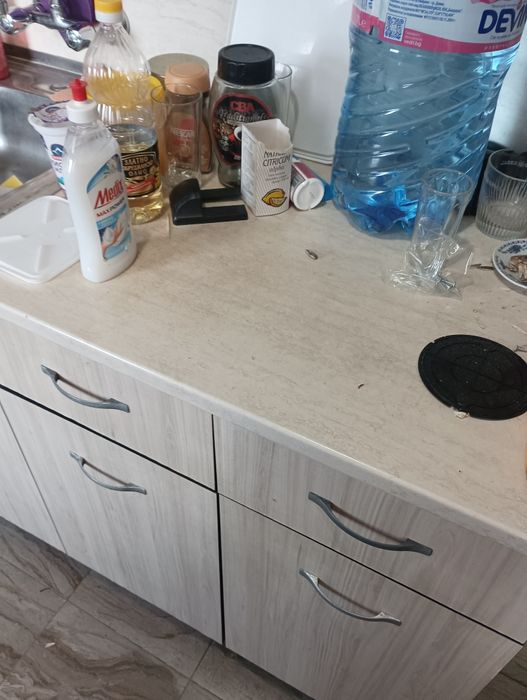 Продавам цялостно обзаведена кухня