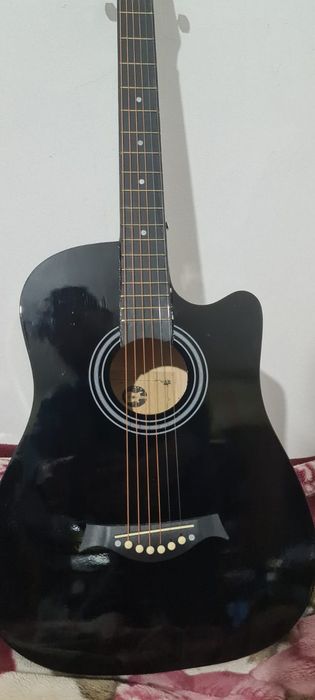 Продам гитару хорошо состояние