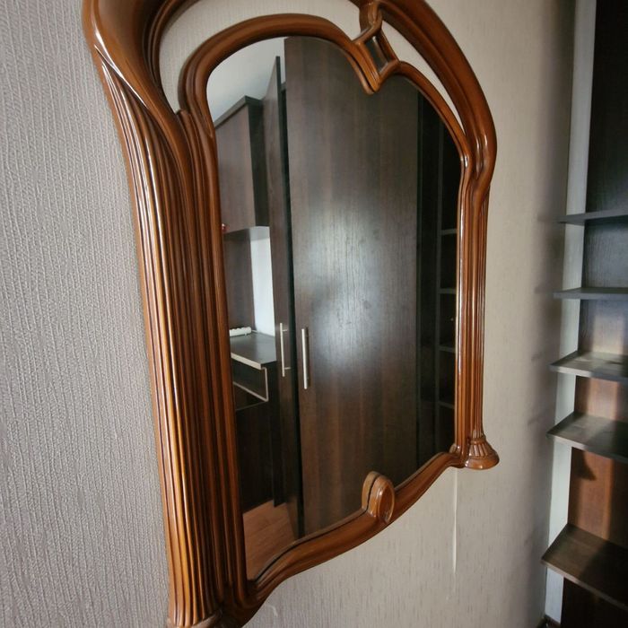 Настенное зеркало