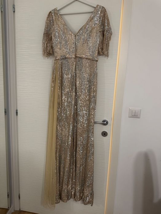 Rochie lungă elegantă aurie cu paiete și franjuri