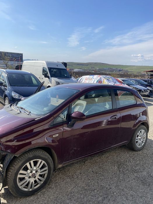 Dezmembrez piese Fiat Grande Punto 2011