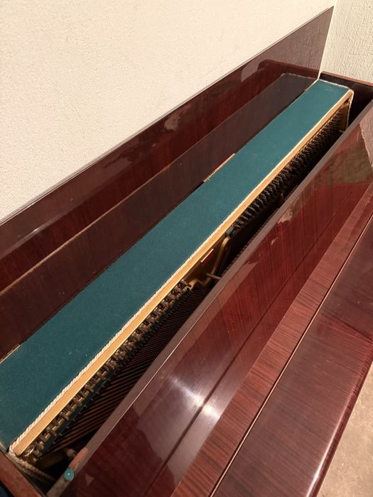 Продавам класическо пиано “Чайковски”