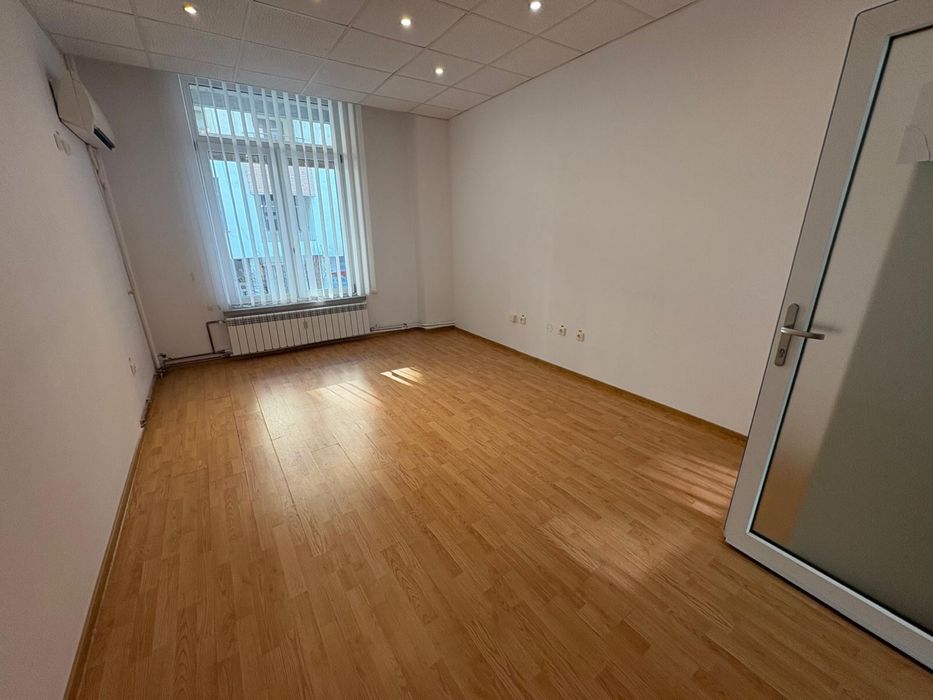 Inchiriez doua spatii comerciale pretabile pentru birouri in Severin