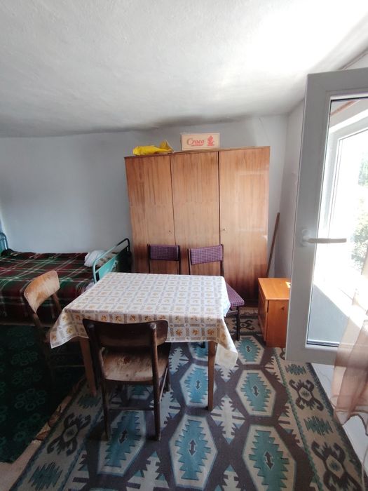 Къща с двор с. Врата