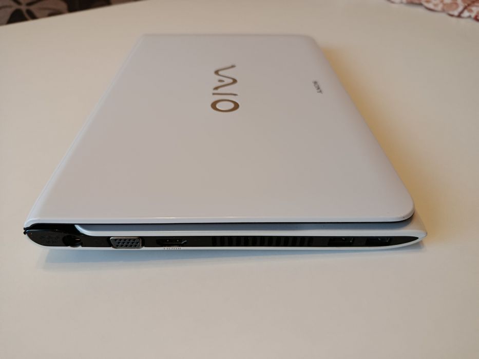 Продава се: Компактен Sony VAIO SVE11135CCW – Напълно подготвен за работа и пътуване!