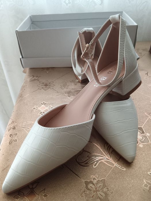 Pantofi albi mireasa
