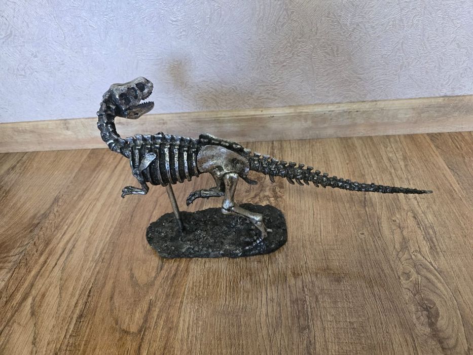 Декоративная статуэтка "Скелет динозавра"