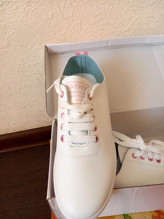 Продам кроссовки.