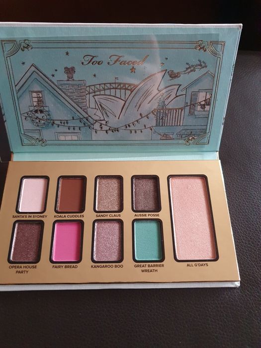 Paleta de farduri Too Faced