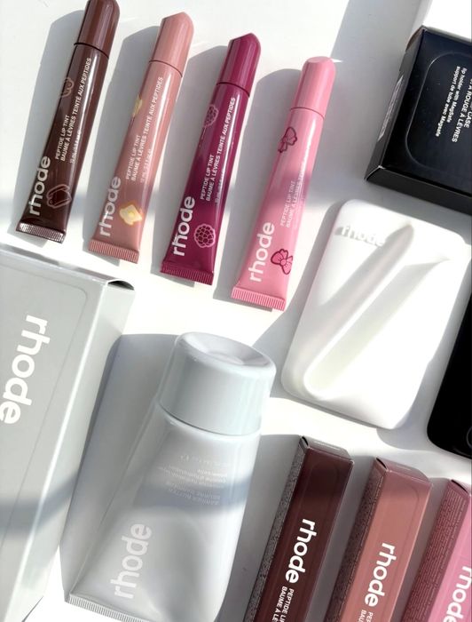 rhode нови гланцове Scented Peptide Lip Tint “Sticker” картинки