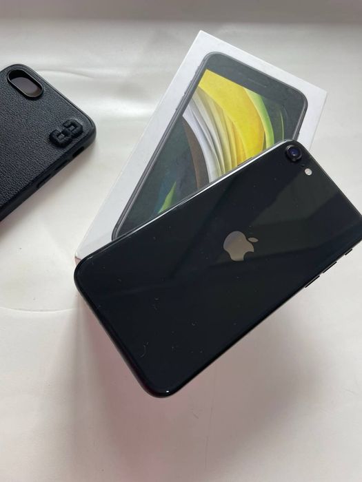 iPhone SE 64GB полный комплект