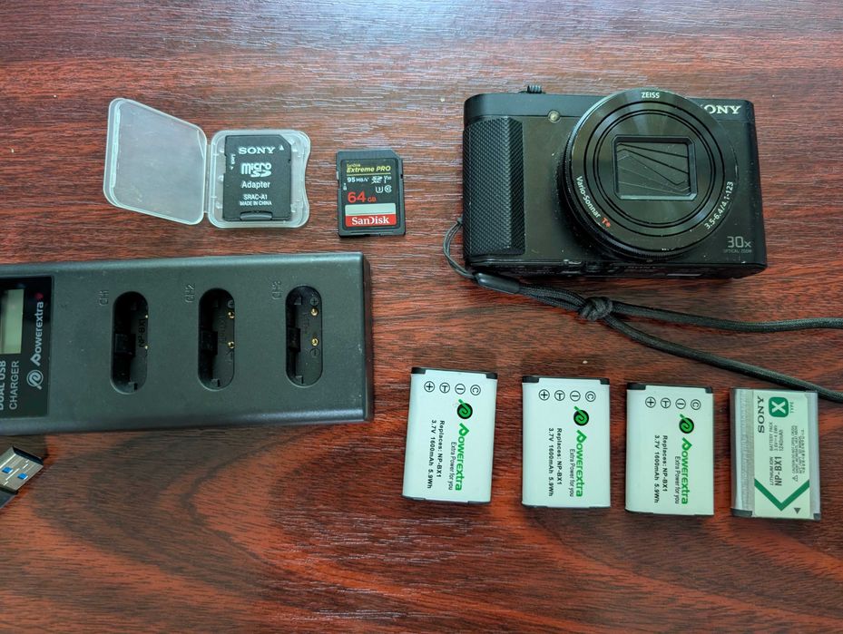 Camera foto pentru excursii - Sony DSC HX90V - Zoom optic 30X - 4 acumulatori - card 64 GB+16GB