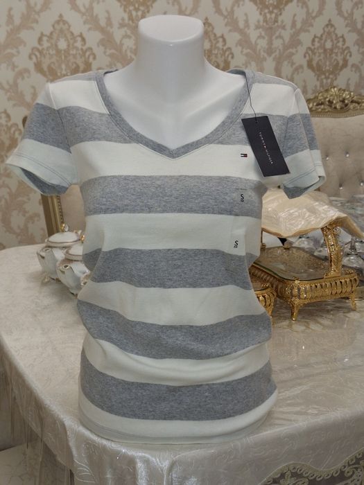 Футболка от Tommy Hilfiger