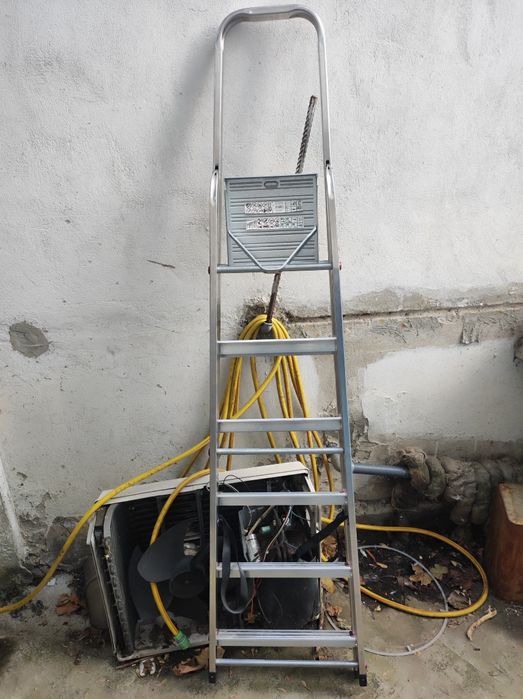 Стълба алуминиева 6 стъпалала.НОВА.Тежи5.2 кг.