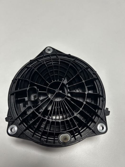 Дръжка за багажник емблема vw Passat b8 комби