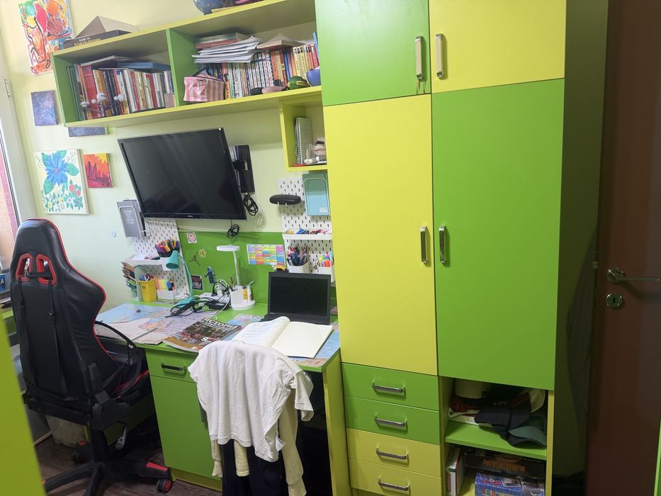 Триетажно легло и мебели за детска стая