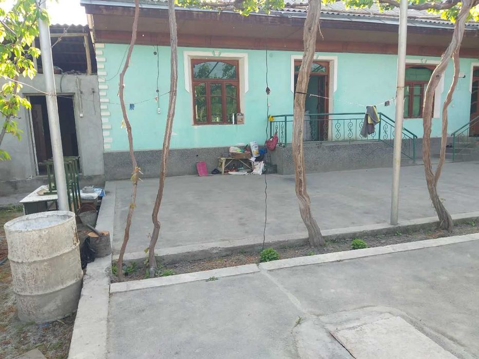 Qumtepa bozori oldida Hovli uy sotiladi