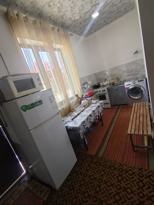 Student qizlaga Sentyabrdan Chirchiqda 7 kollej oldida  Kv bor