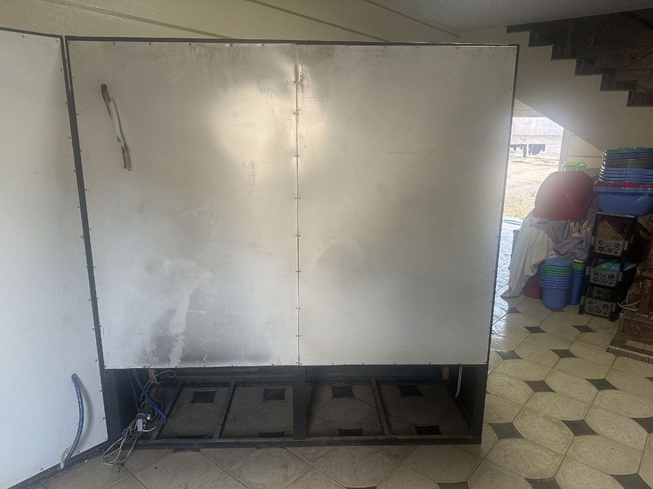 Vitirina xolodilnik 2 ta 1 tasini matori bor