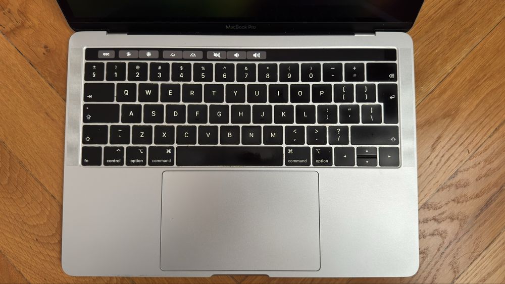 Macbook Pro i5 touchbar 2018/2019 full box