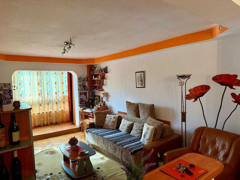 Apartament complet mobilat, zonă liniștită, spații pentru parcare auto