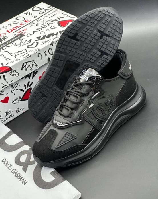 42 Adidasi model nou