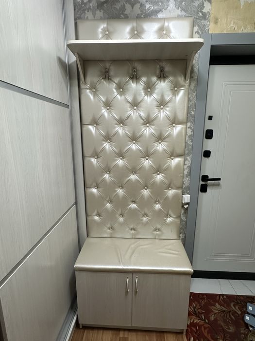 Продам вешалку и шкаф для обуви