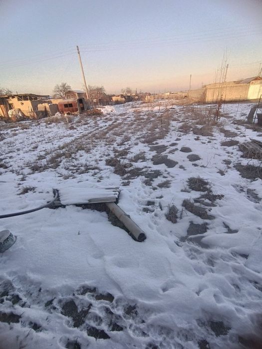 Дача сотилади курик йер 3700 е.у ками бор.