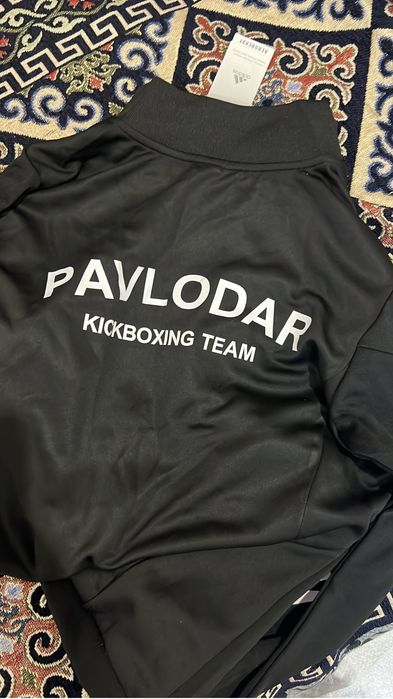 Продам спортивный костюм