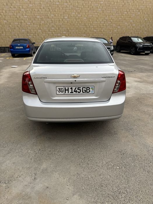 Срочно. Ласети 1.8 сотилади