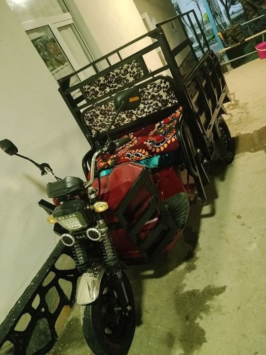 Muraveynik va skuter sotiladi.