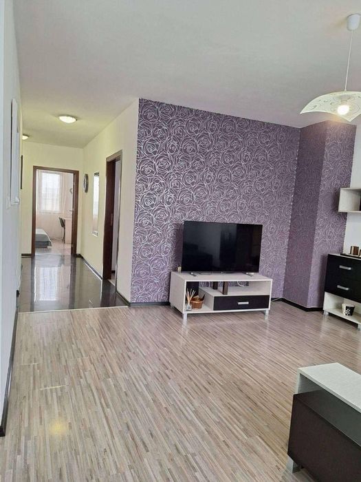 Дава се под наем Тристаен апартамент в Пловдив, Център - 170 кв.м за 650 € - Снимка #2