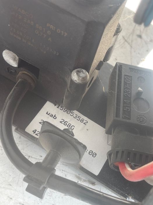 Distribuitor/Compresor Perne Aer Bmw 5 Vi Touring F11 2009 - > 2.0D 4