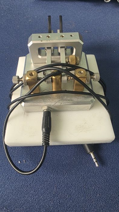 Cheie Morse automată cu dublă paletă (iambic keyer)