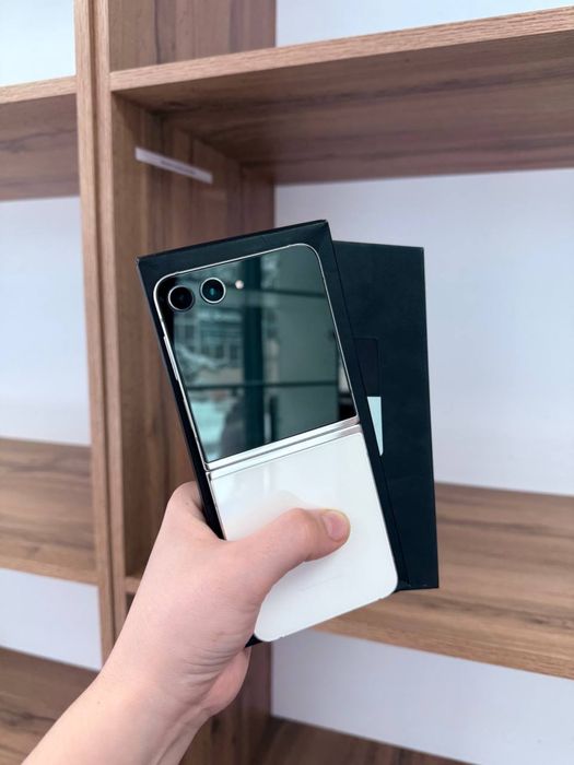 Galaxy Z Flip 5  512ГБ/Ram8 от Актив Маркет Рассрочка 0-0-12