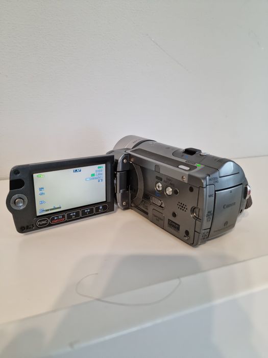 Цифровая Видеокамера Canon Vixia hf100 оригинал