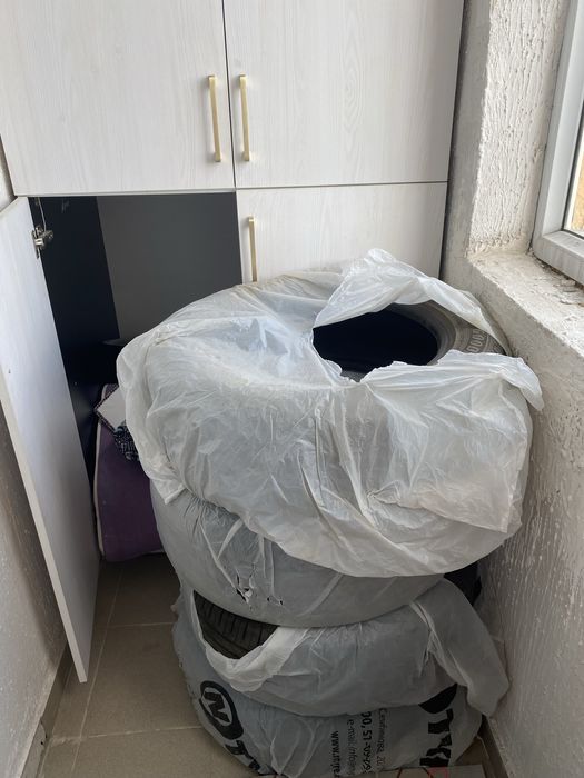 Продам летние шины 215/55/17 15 тыс