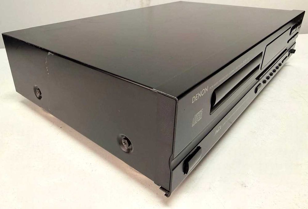 CD Player Denon DCD-715 – Lambda 20 Bit ASLC – Pitch Control – Coaxial – Made in Germany